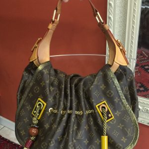 Pre.owned Louis Vuitton Beaubourg Shopper Bag in LV Monogram canvas – LUSSO  DOC
